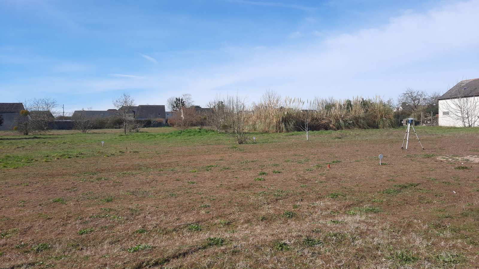 Terrain constructible de 680m2 à Mazé-Milon