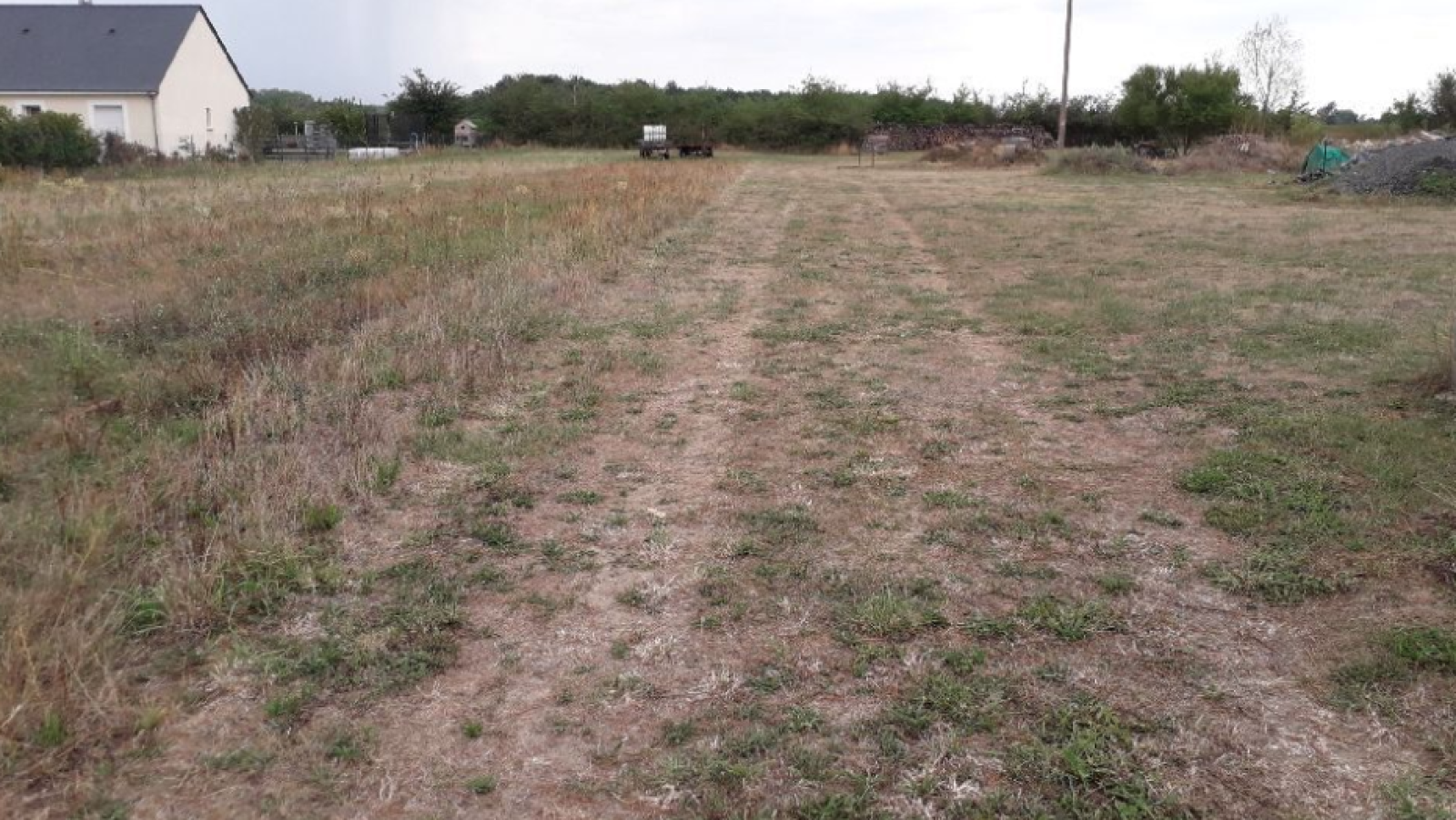 Terrain constructible de 2700m2 à Saint-Just-sur-Dive