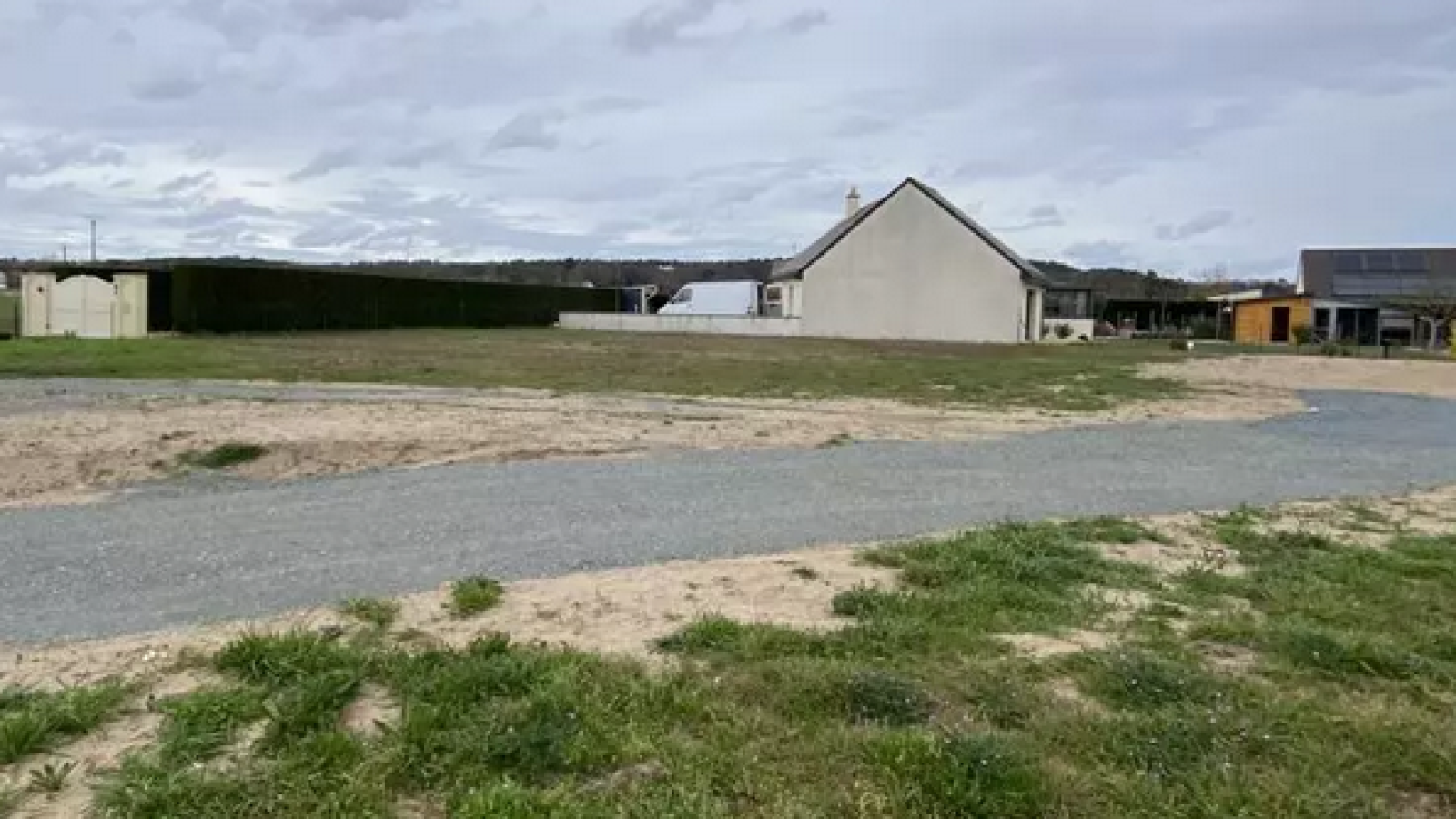 Terrain constructible de 738m2 à Allonnes