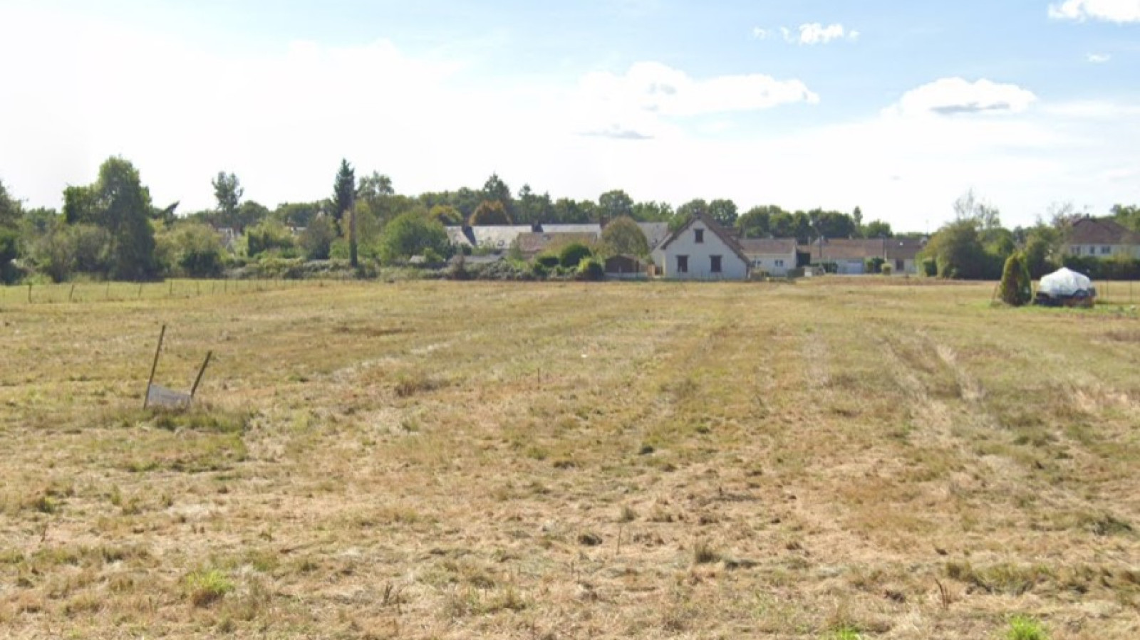 Terrain constructible de 800m2 à Cerdon