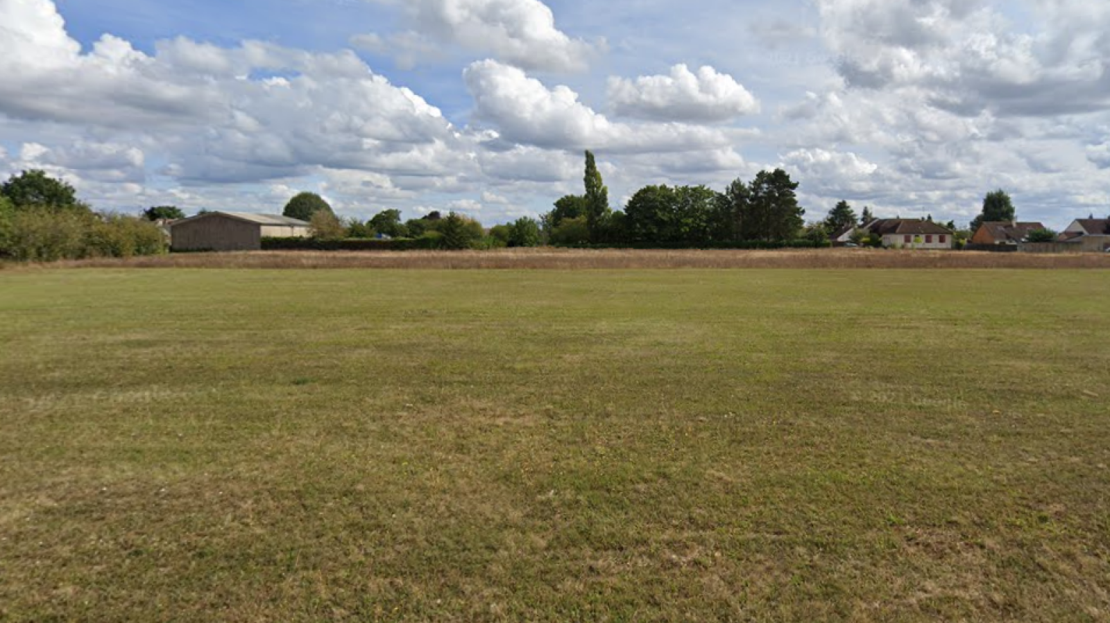 Terrain constructible de 600m2 à Boulay-les-Barres