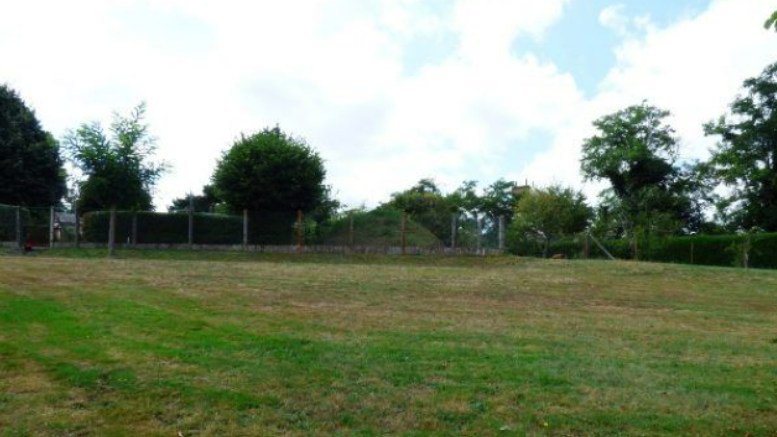 Terrain constructible de 400m2 à Saint-Péravy-la-Colombe