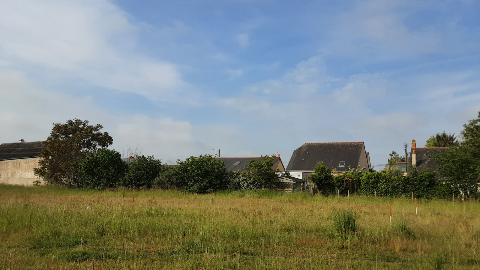 Terrain constructible de 688m2 à Mazé-Milon