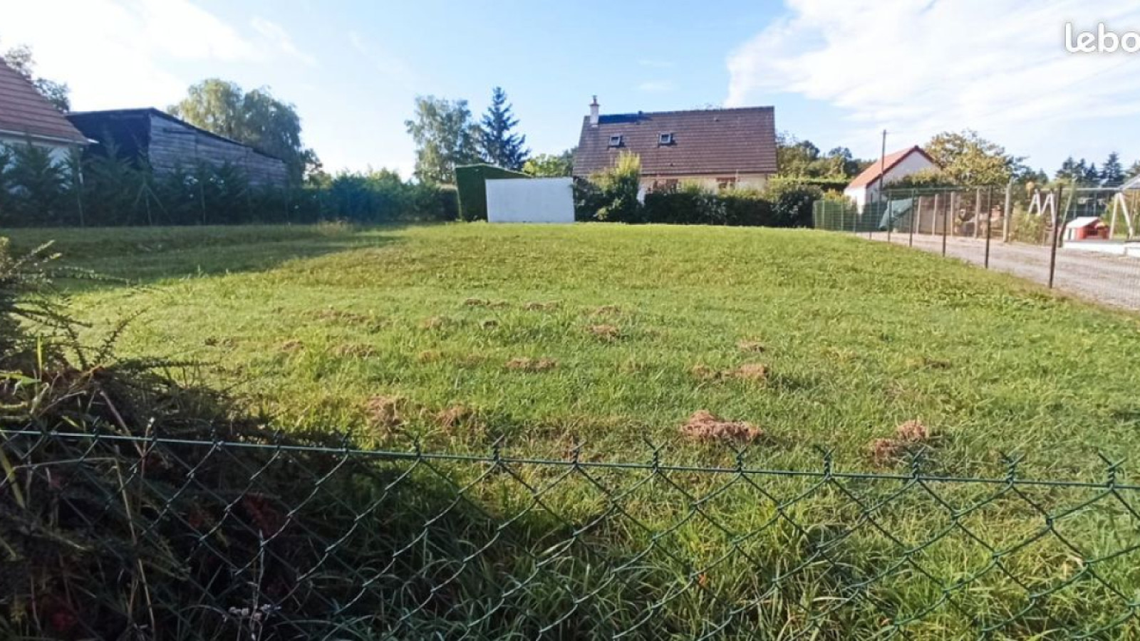 Terrain constructible de 1400m2 à Cour-Cheverny