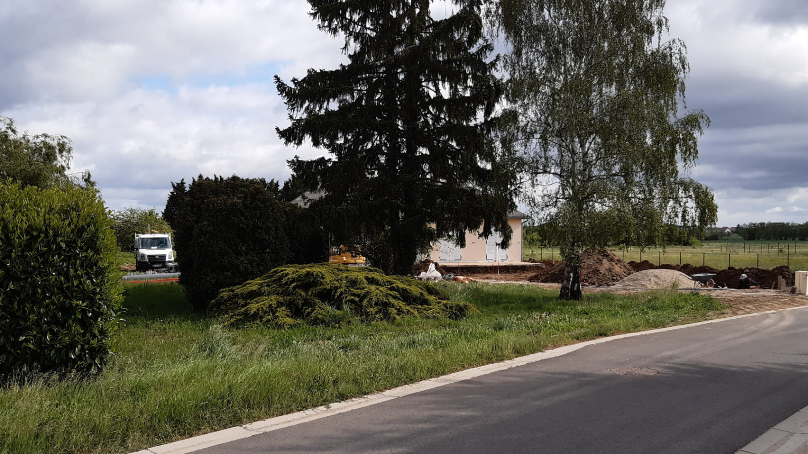 Terrain constructible de 480m2 à Traînou