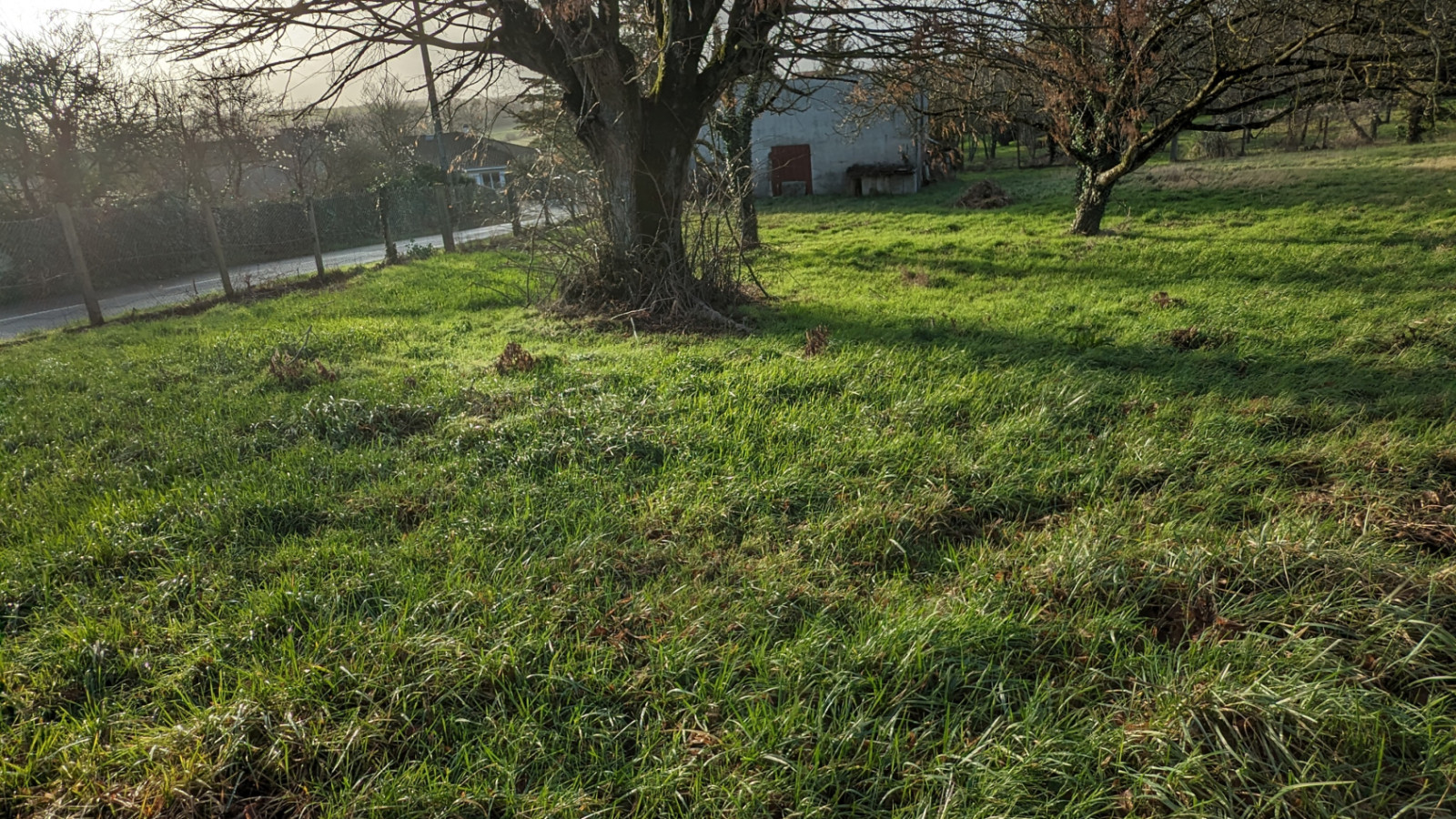 Terrain constructible de 1221m2 à Montamisé