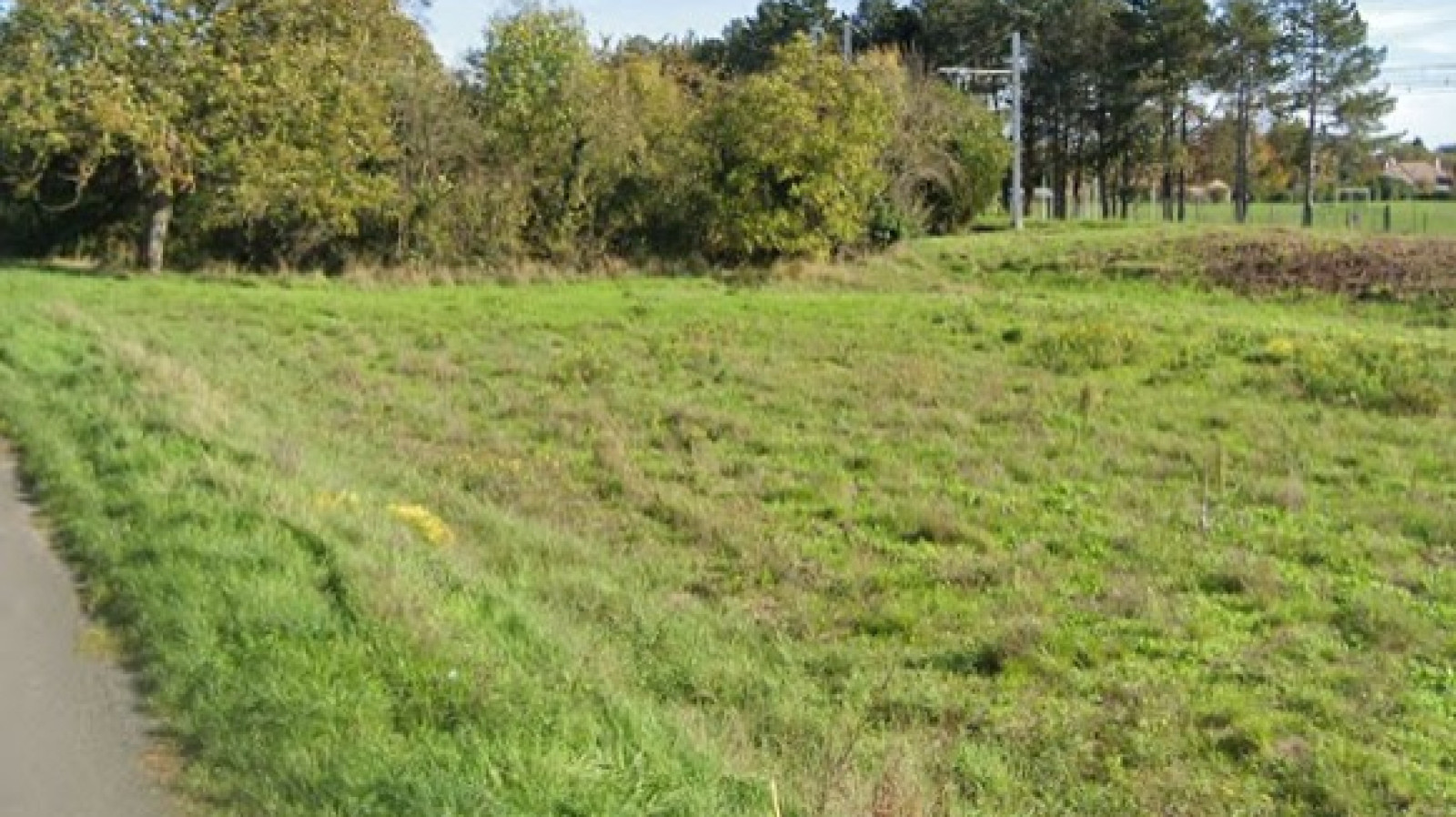 Terrain constructible de 300m2 à Semoy