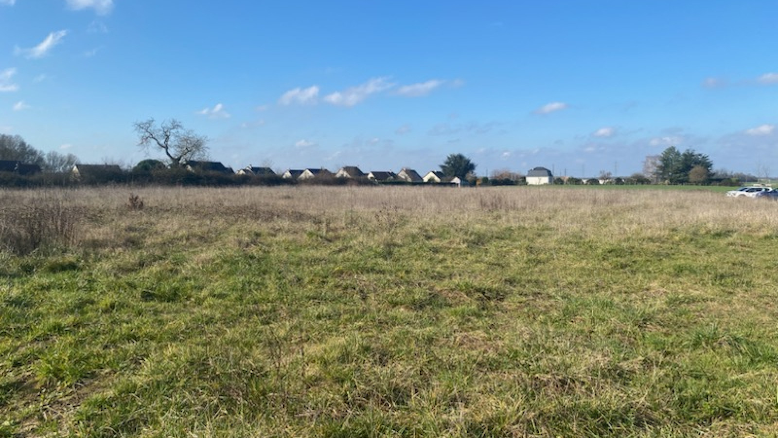 Terrain constructible de 637m2 à Cinq-Mars-la-Pile