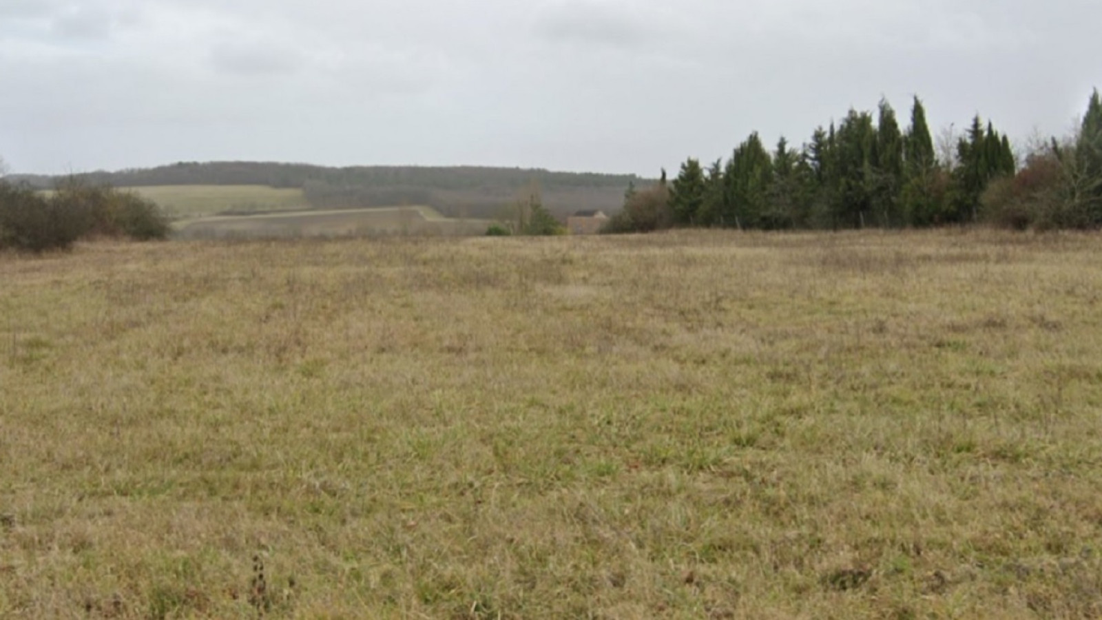 Terrain constructible de 1100m2 à Doussay