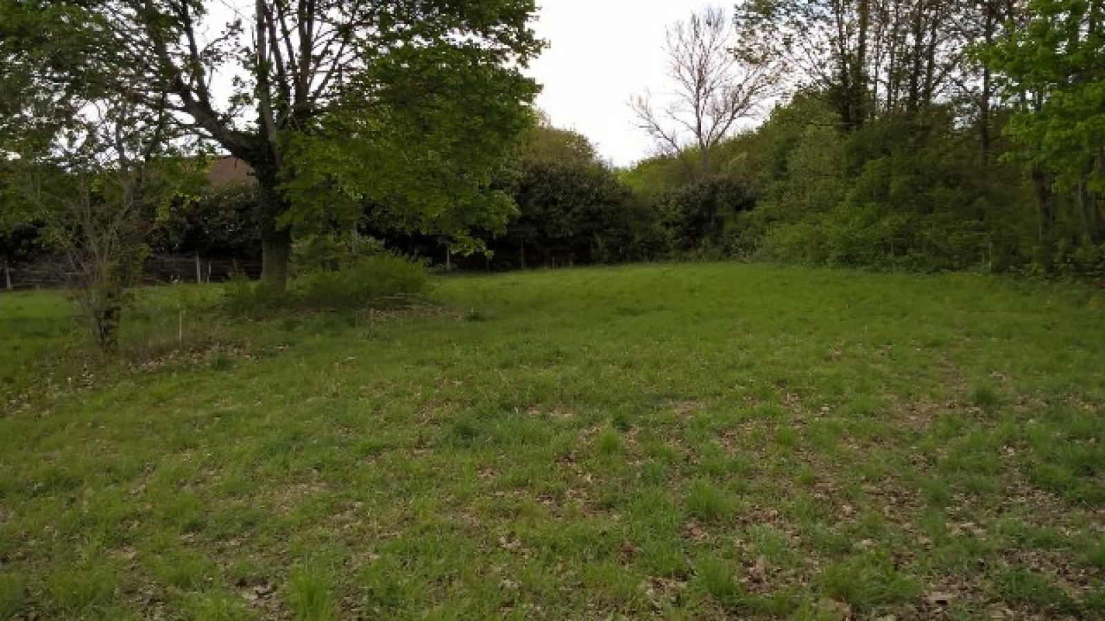 Terrain constructible de 1100m2 à Nibelle