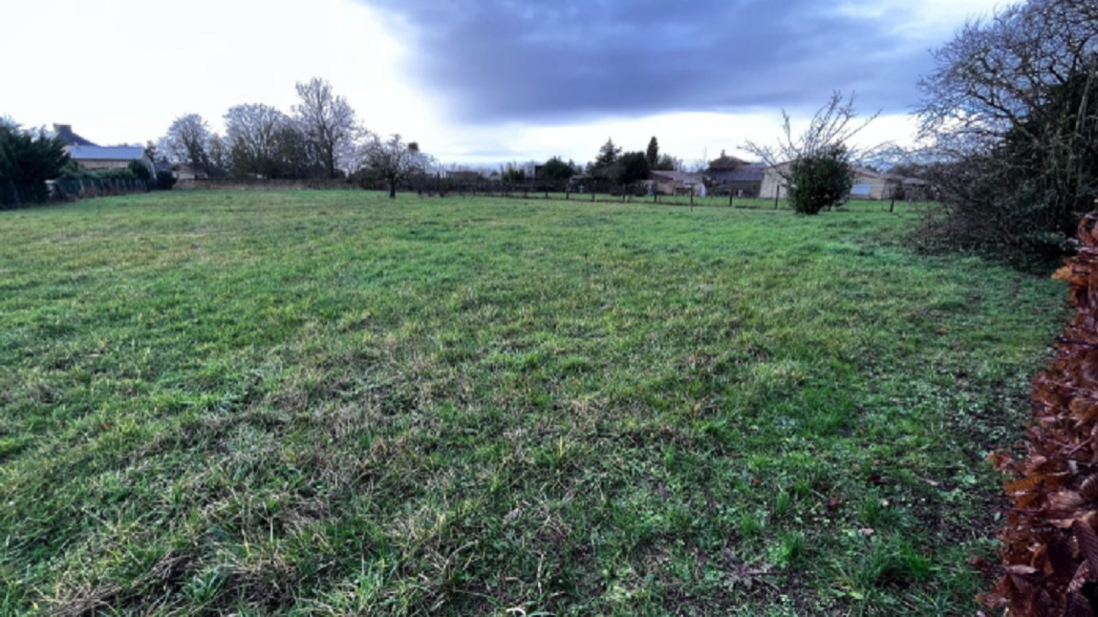 Terrain constructible de 1400m2 à Châtellerault