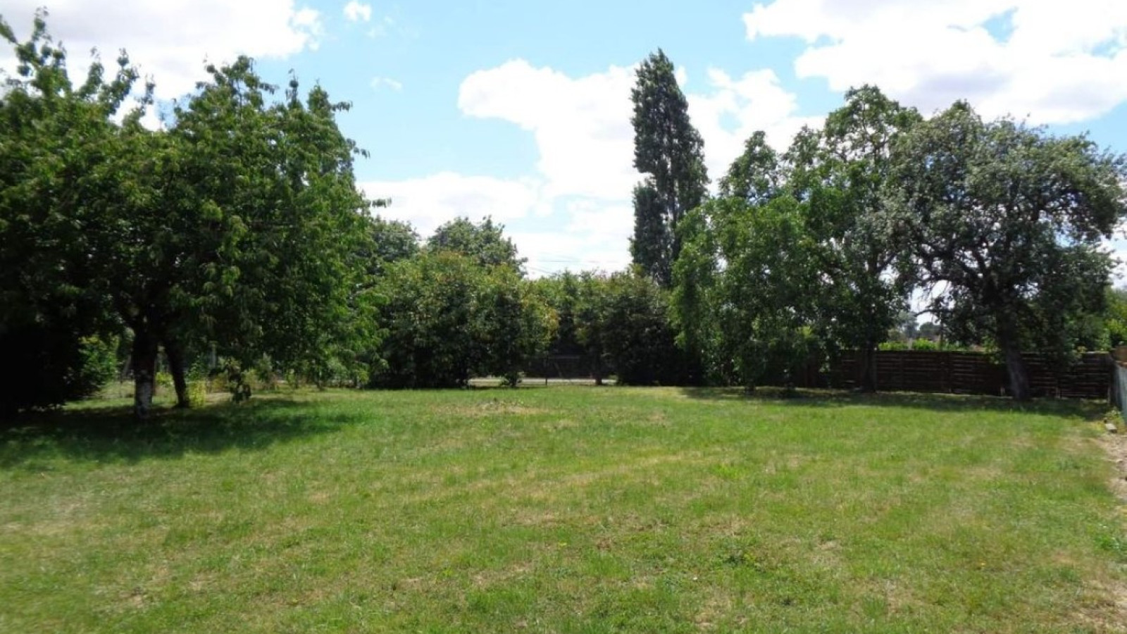 Terrain constructible de 1100m2 à Saint-Aignan